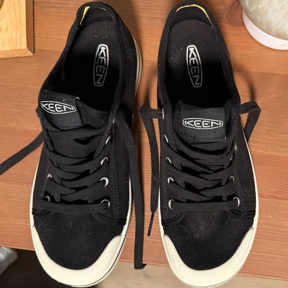Keen Women’s Black Sneakers - Picture 2 of 5